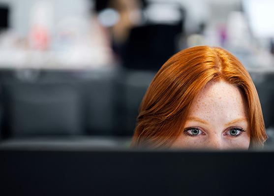 Telefonierender Musiker