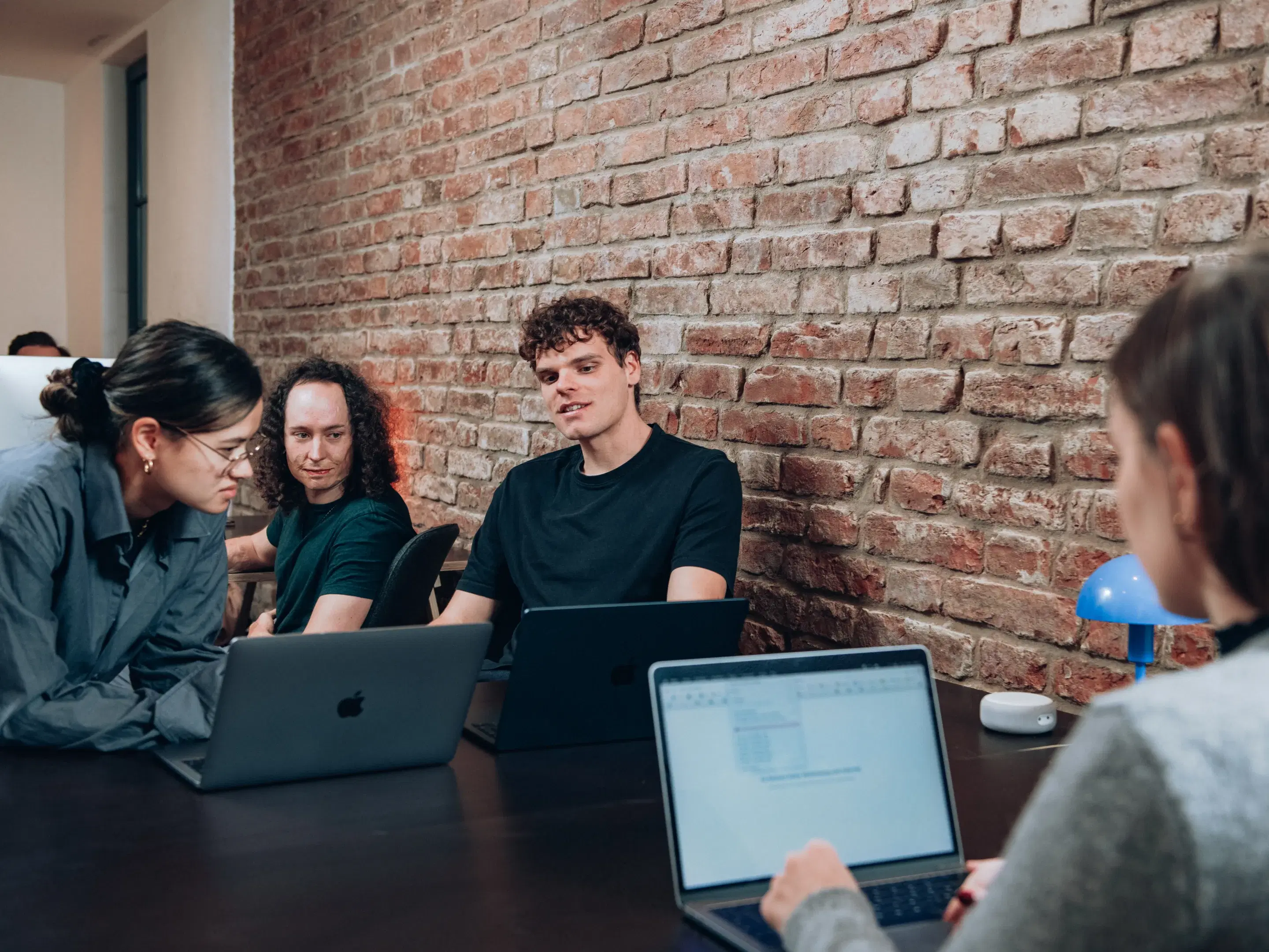 Hirebuddy Team im Wiener Office